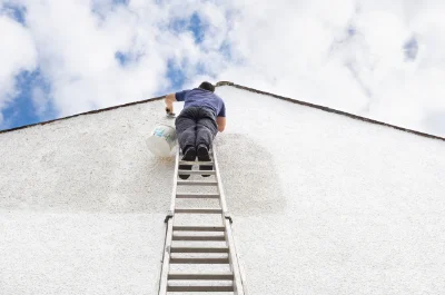 Peinture extérieure à Jumièges — façades et ravalement